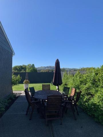 Walnut House Apartment Havelock North Bagian luar foto