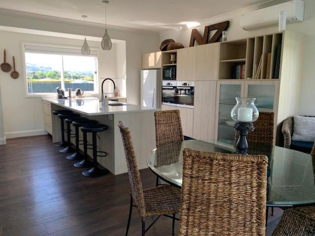 Walnut House Apartment Havelock North Bagian luar foto