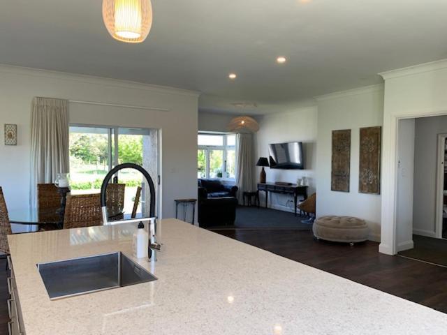 Walnut House Apartment Havelock North Bagian luar foto